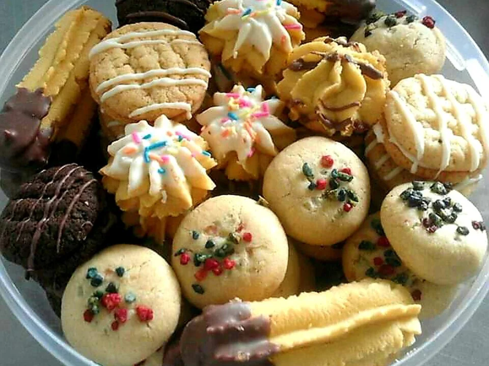 A plate of assorted Mr Bake biscuits with icing, sprinkles and chocolate.